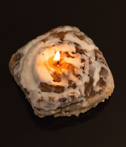 Cinnamon Roll Candle